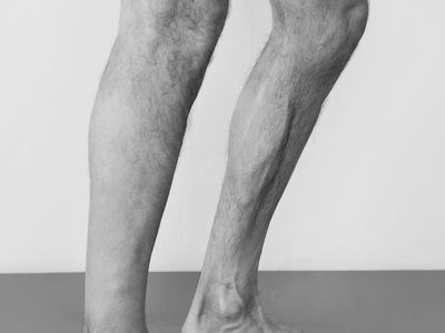 Close up of feet in a stabilization exercise